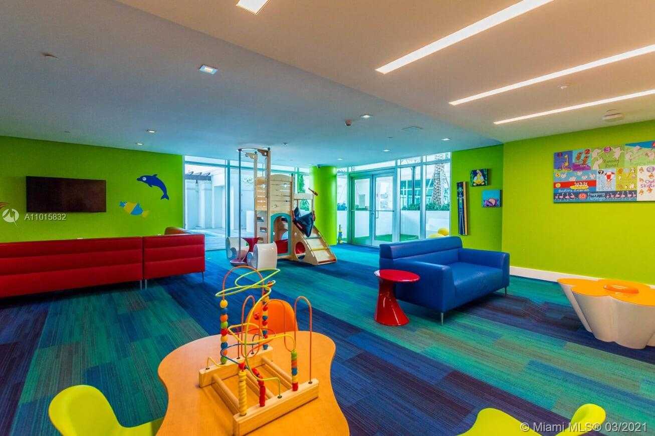 Small Image of 330 SUNNY ISLES BOULEVARD #UPH-2, Sunny Isles Beach Number 4