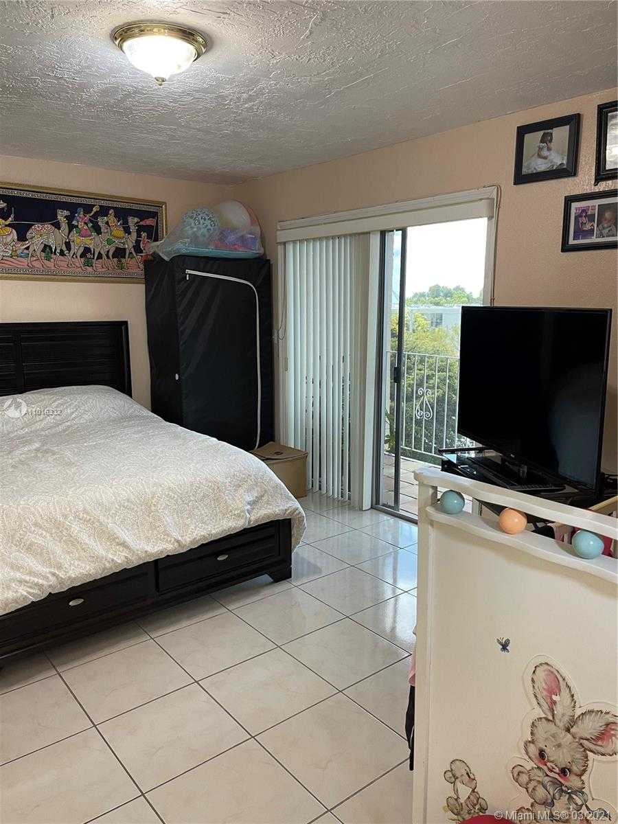 Small Image of 1655 WEST 44TH PL #509, Hialeah Number 16
