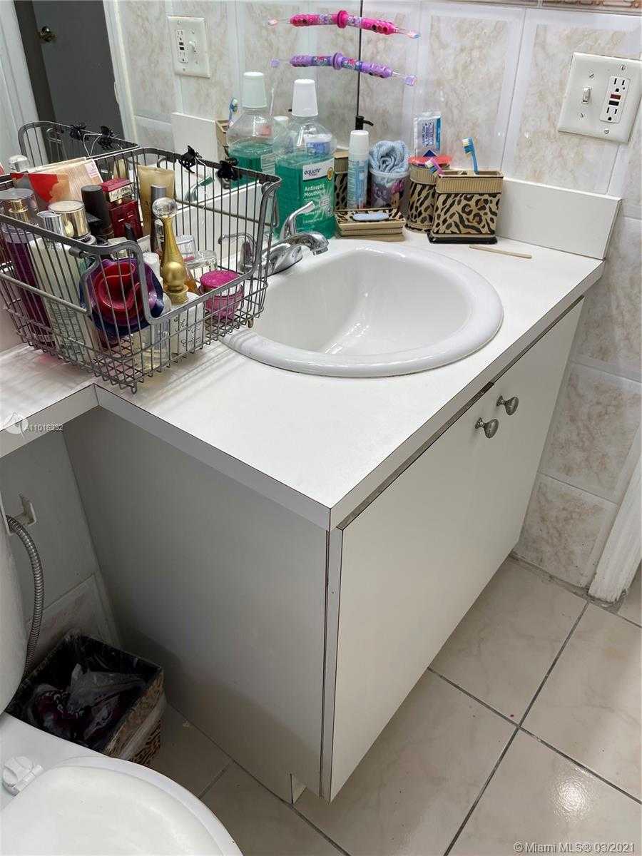 Small Image of 1655 WEST 44TH PL #509, Hialeah Number 25