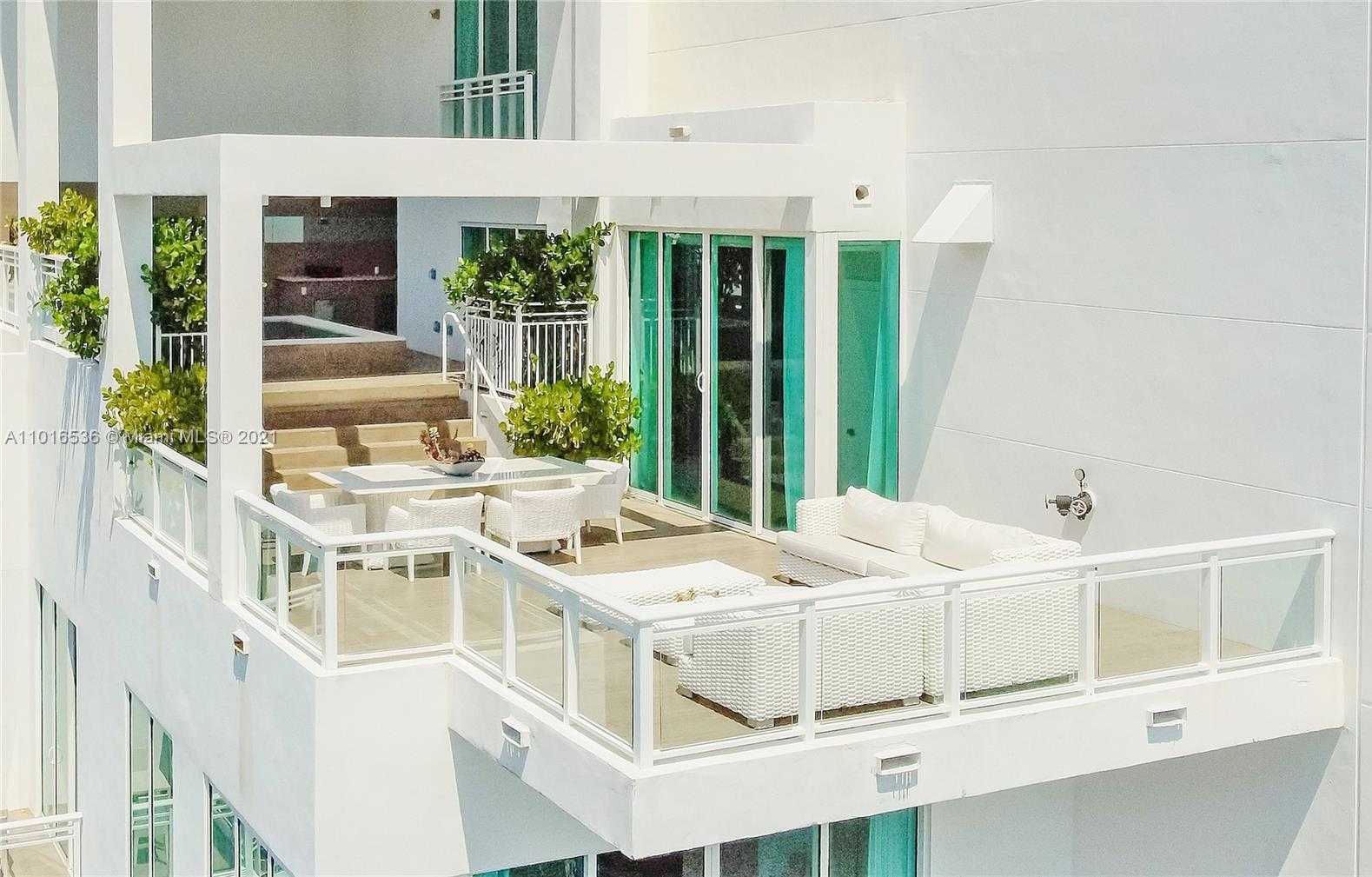 Small Image of 900 BRICKELL KEY BLVD #PH4, Miami Number 4