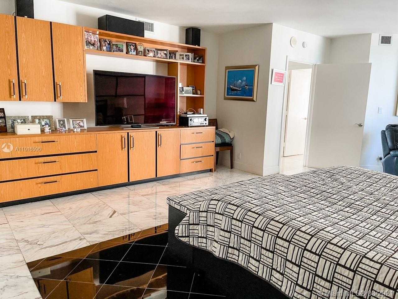 Small Image of 10155 Collins Ave, Bal Harbour, FL 33154, USA Number 33
