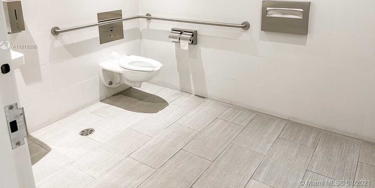 Small Image of 10155 Collins Ave, Bal Harbour, FL 33154, USA Number 54