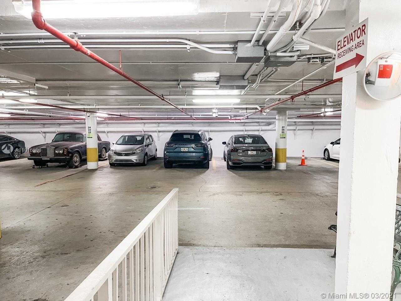 Small Image of 10155 Collins Ave, Bal Harbour, FL 33154, USA Number 88