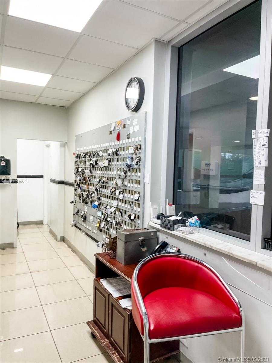 Small Image of 10155 Collins Ave, Bal Harbour, FL 33154, USA Number 96