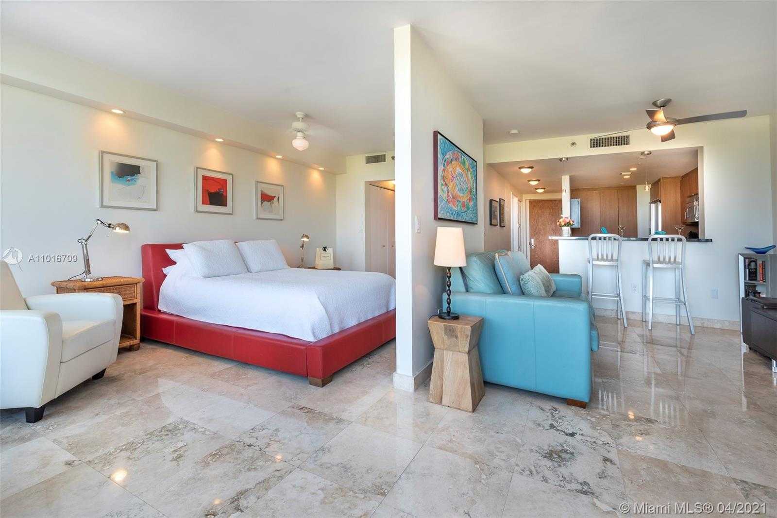 Small Image of 200 OCEAN DR #5B, Miami Beach Number 3
