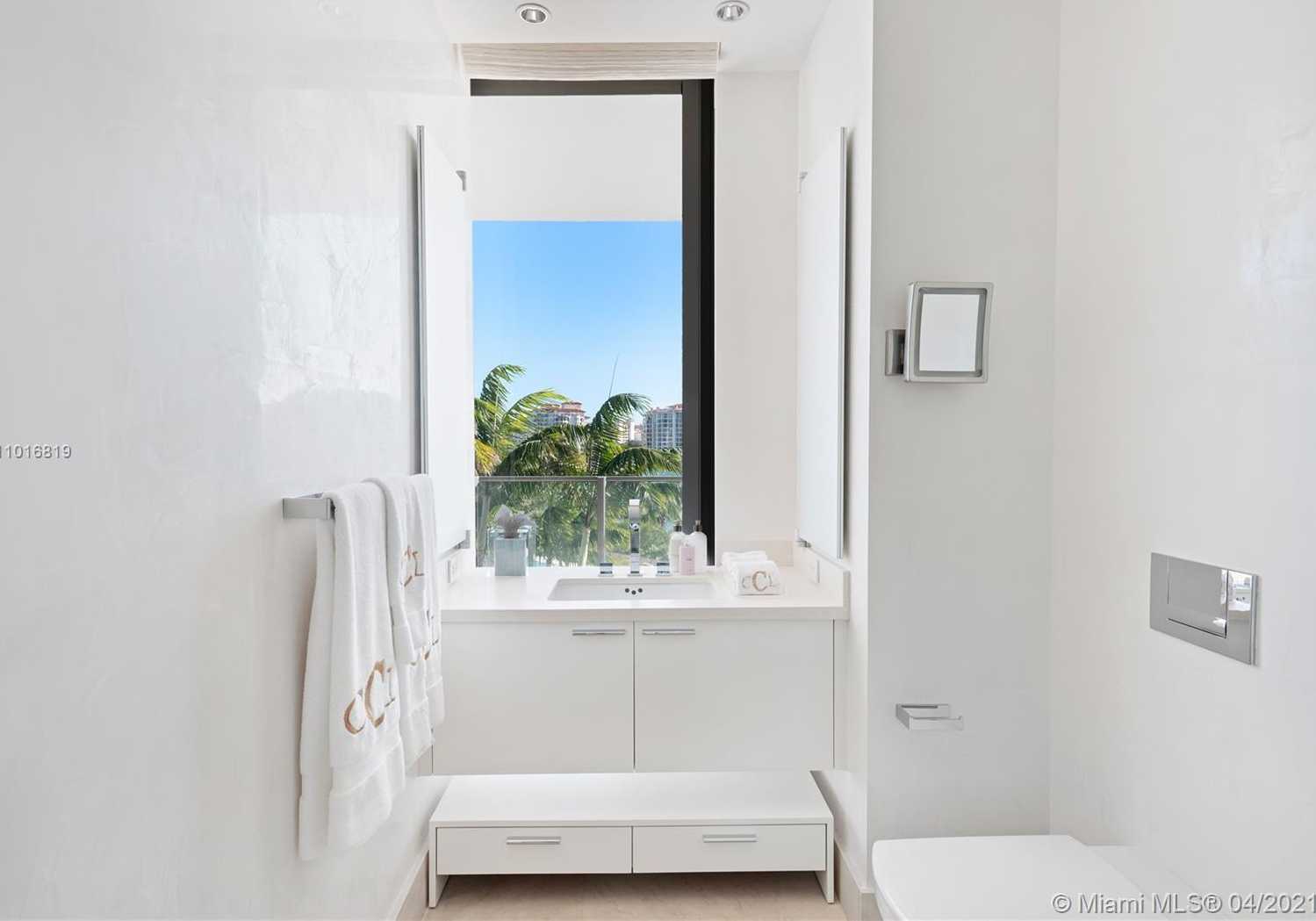 Small Image of 800 SOUTH POINTE DR #604, Miami Beach Number 46