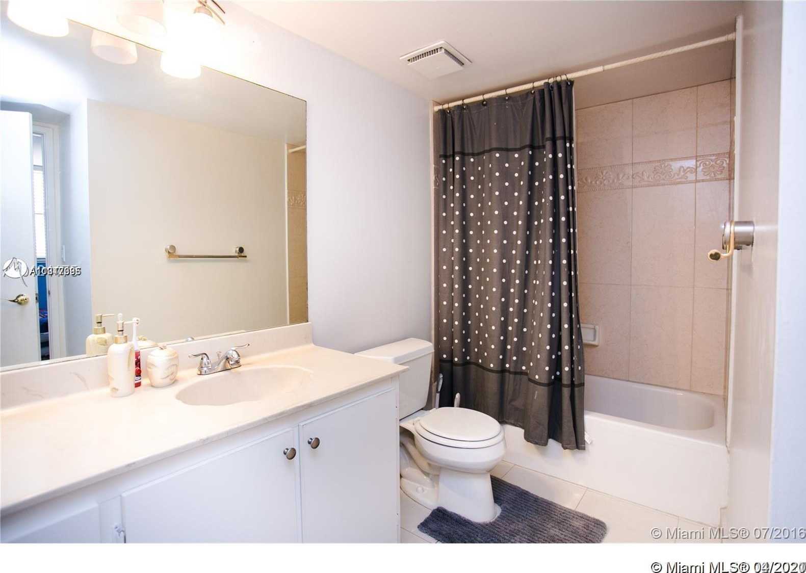 Small Image of 290 174th St, Sunny Isles Beach, FL 33160, USA Number 8