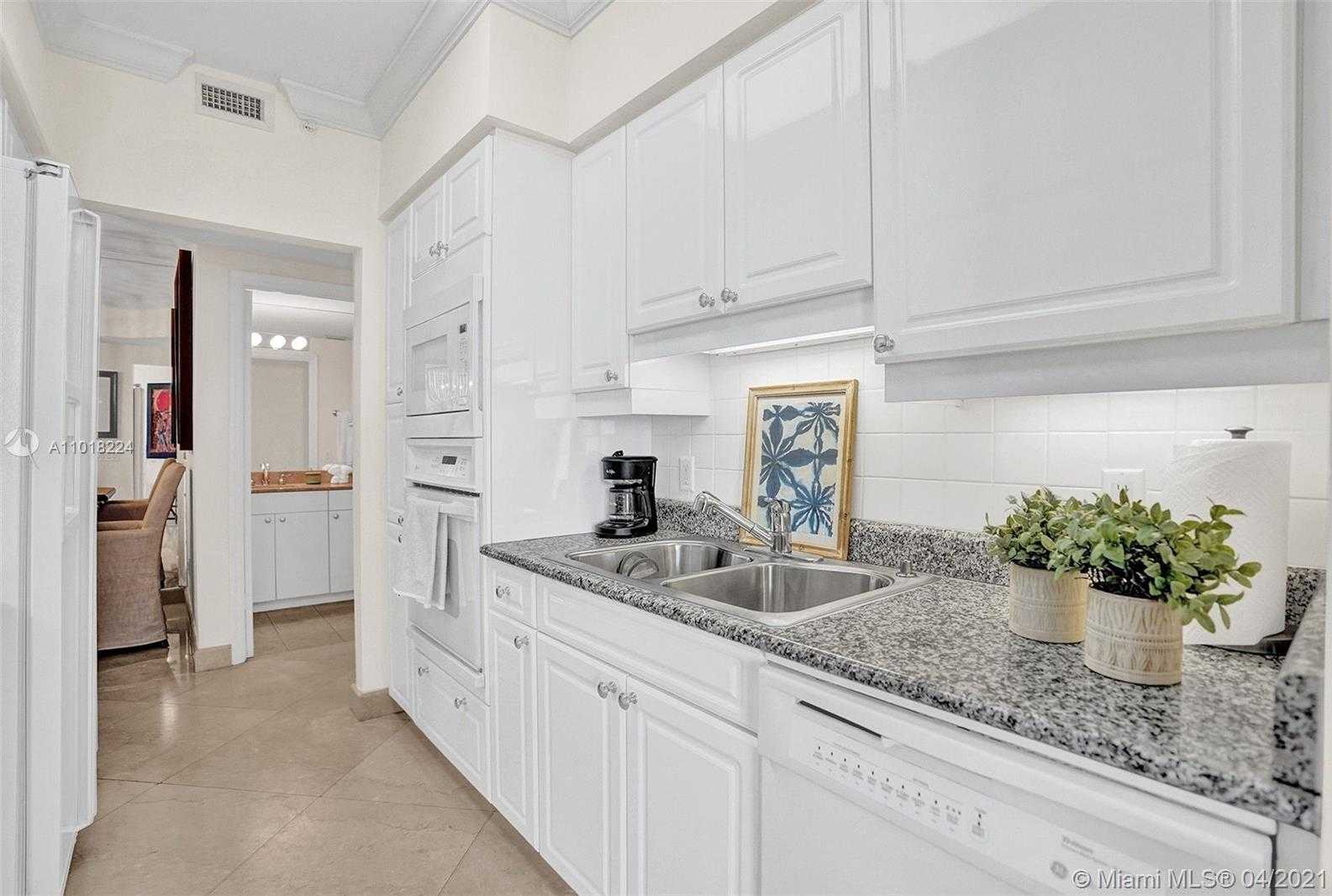 Small Image of 4779 COLLINS AVE #2104, Miami Beach Number 31