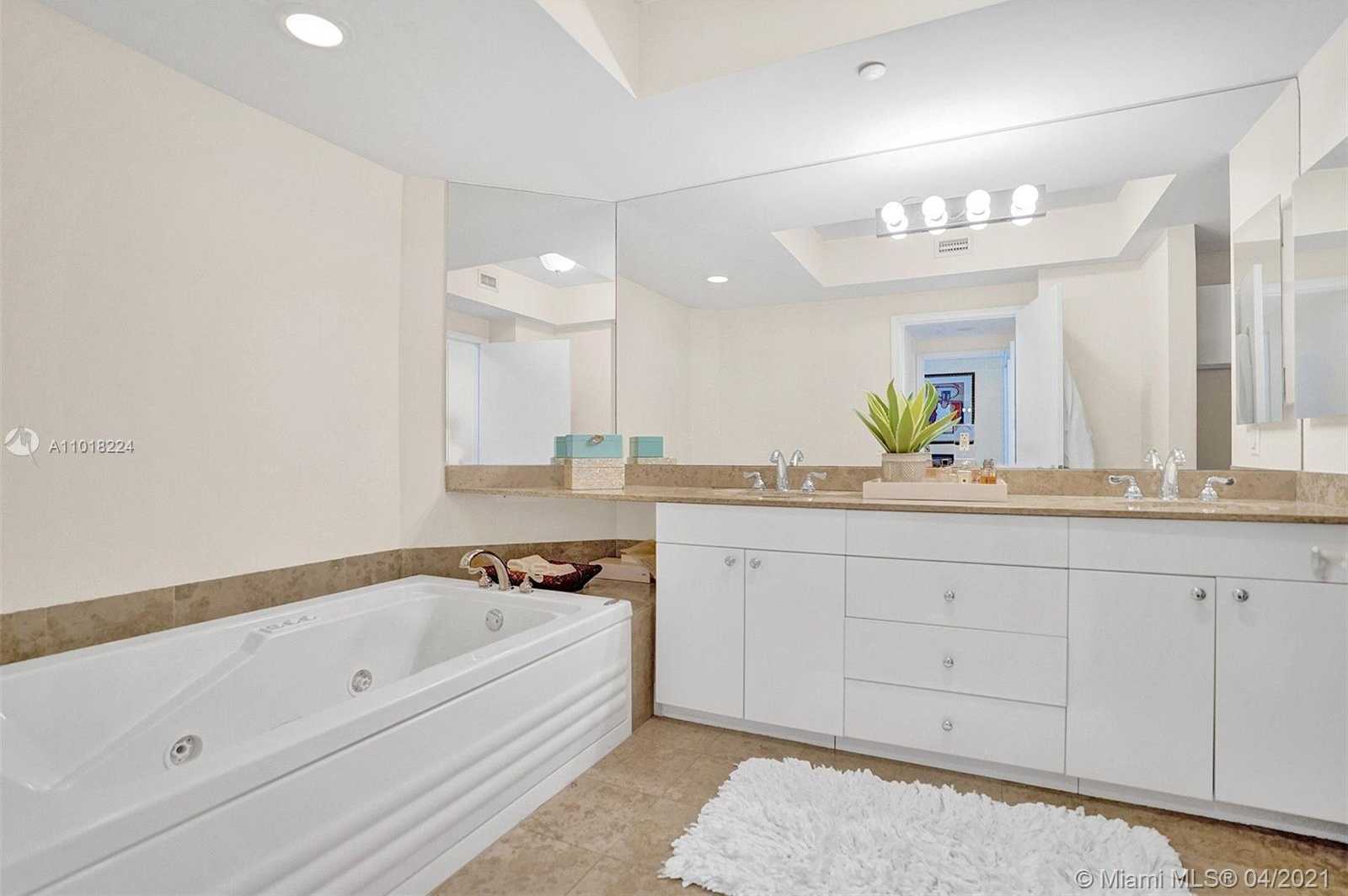 Small Image of 4779 COLLINS AVE #2104, Miami Beach Number 42
