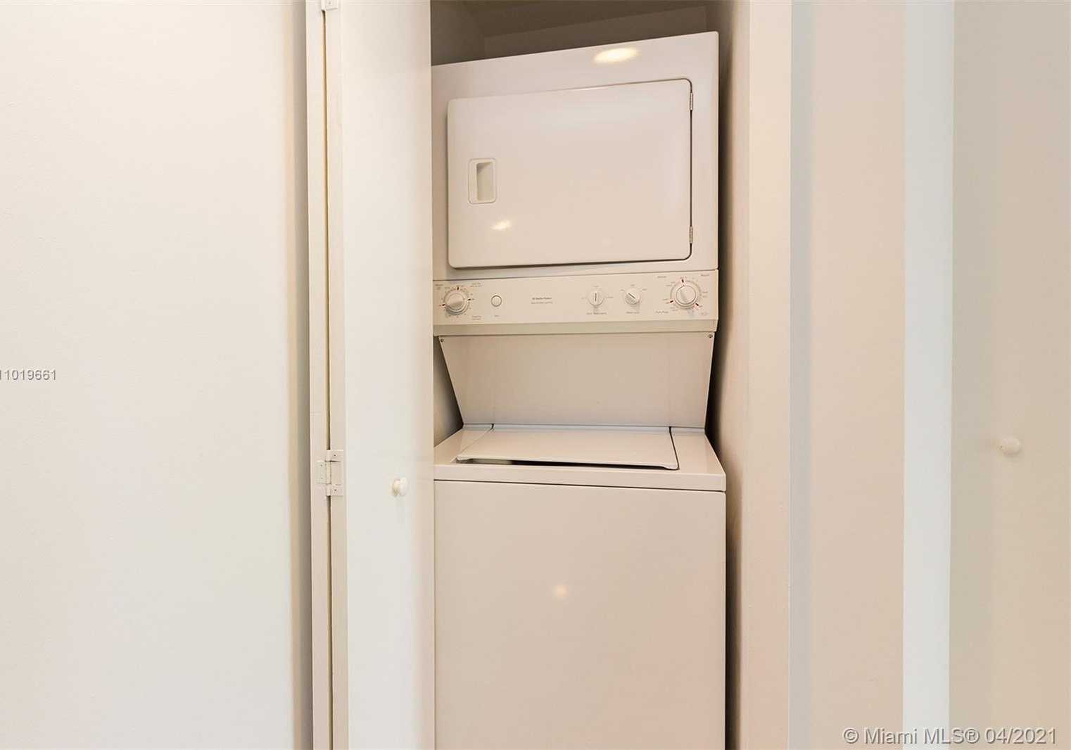 Small Image of 4775 COLLINS AVE #1904, Miami Beach Number 15