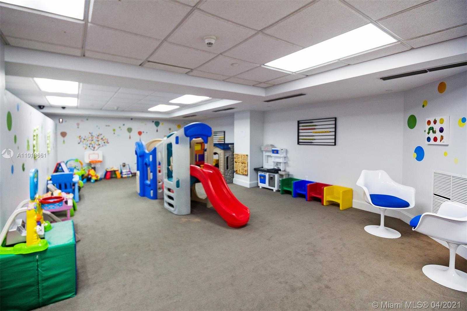 Small Image of 4775 COLLINS AVE #1904, Miami Beach Number 19