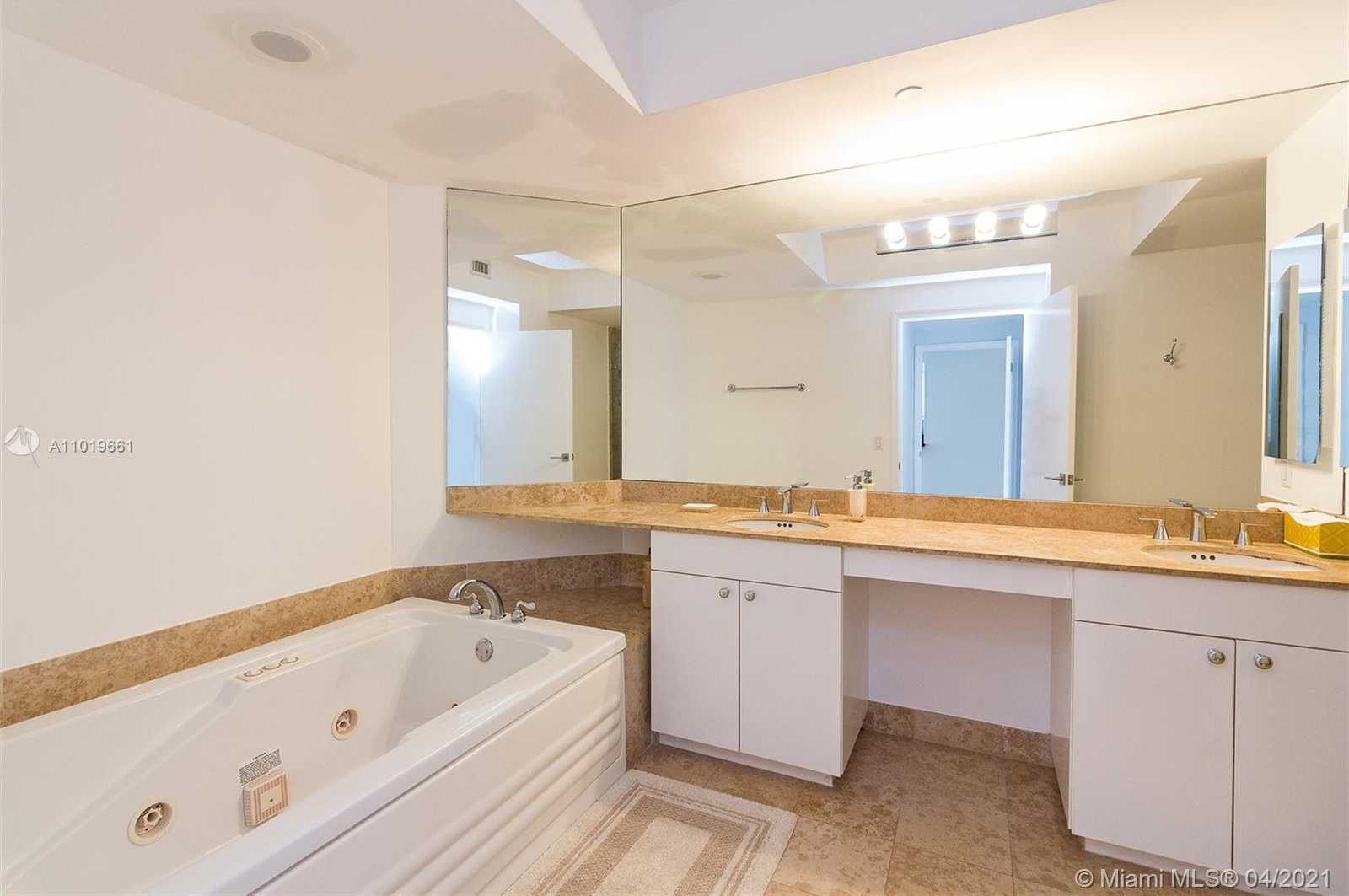 Small Image of 4775 COLLINS AVE #1904, Miami Beach Number 9