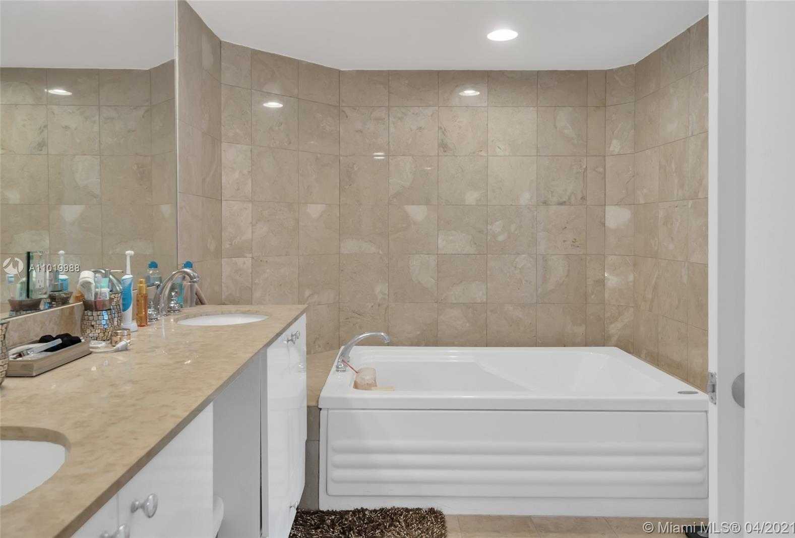 Small Image of 4779 COLLINS AVE #1407, Miami Beach Number 7