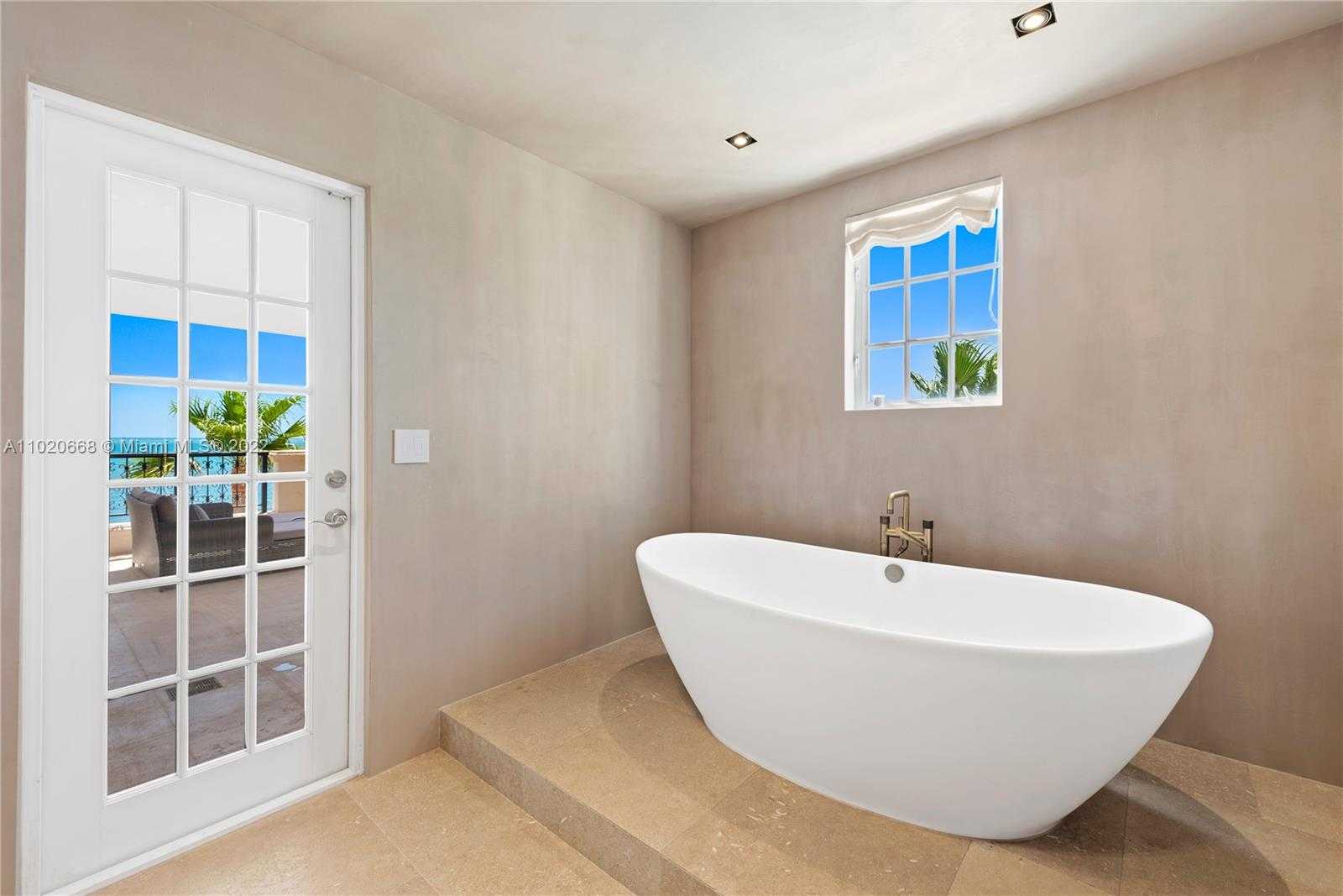 Small Image of 7954 FISHER ISLAND DR #7954, Miami Beach Number 57