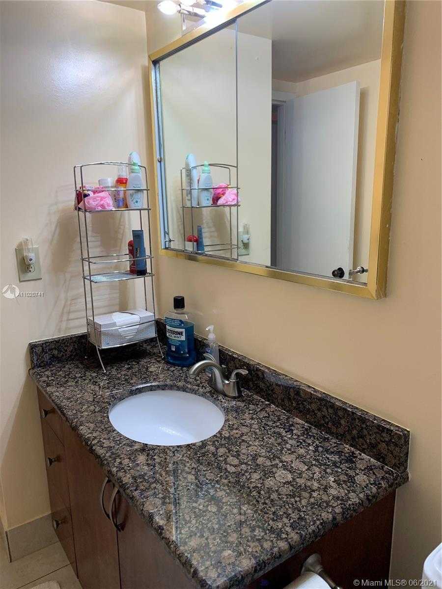 Small Image of 2030 S Ocean Dr, Hallandale Beach, FL 33009, USA Number 10