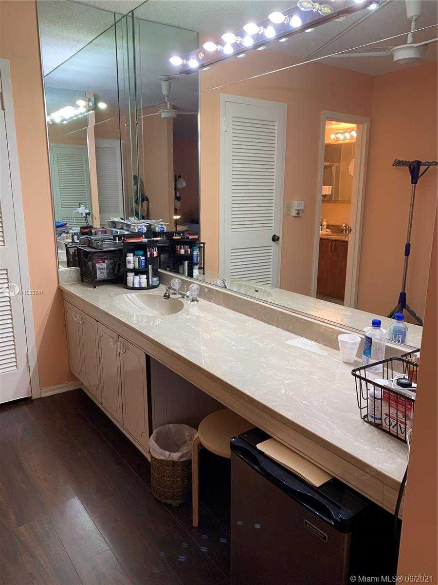 Small Image of 2030 S Ocean Dr, Hallandale Beach, FL 33009, USA Number 16