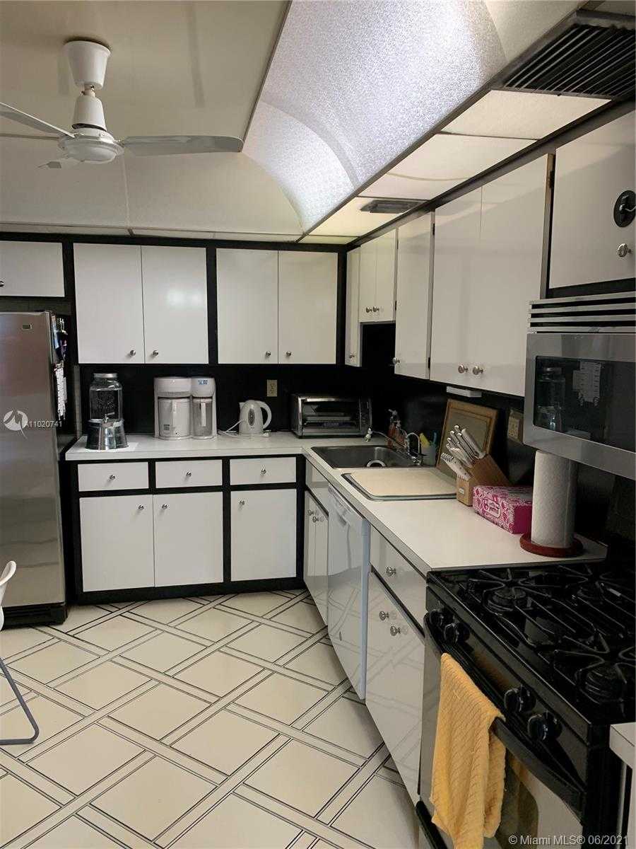 Small Image of 2030 S Ocean Dr, Hallandale Beach, FL 33009, USA Number 8