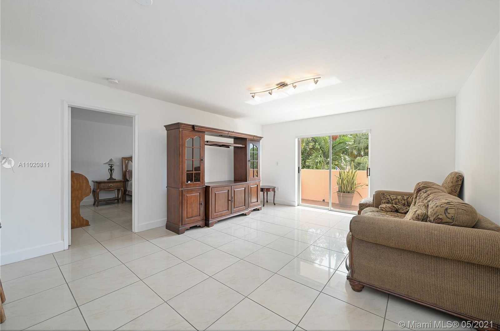 Small Image of 1 ALHAMBRA CIR #205, Coral Gables Number 7