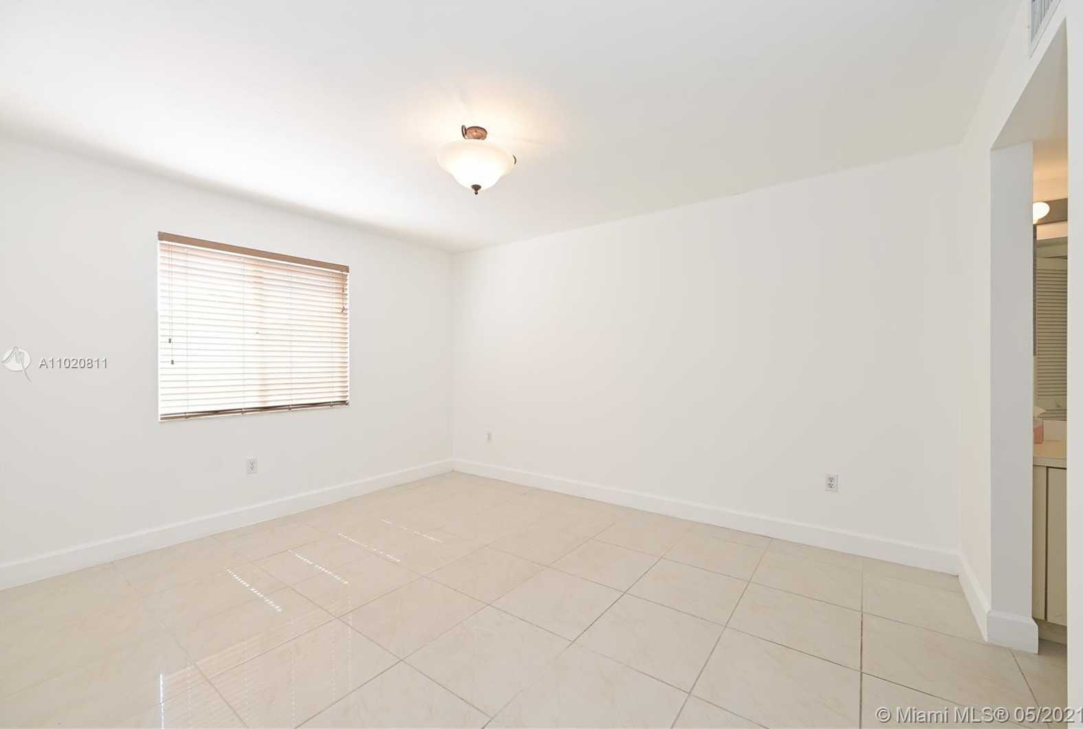 Small Image of 1 ALHAMBRA CIR #205, Coral Gables Number 8