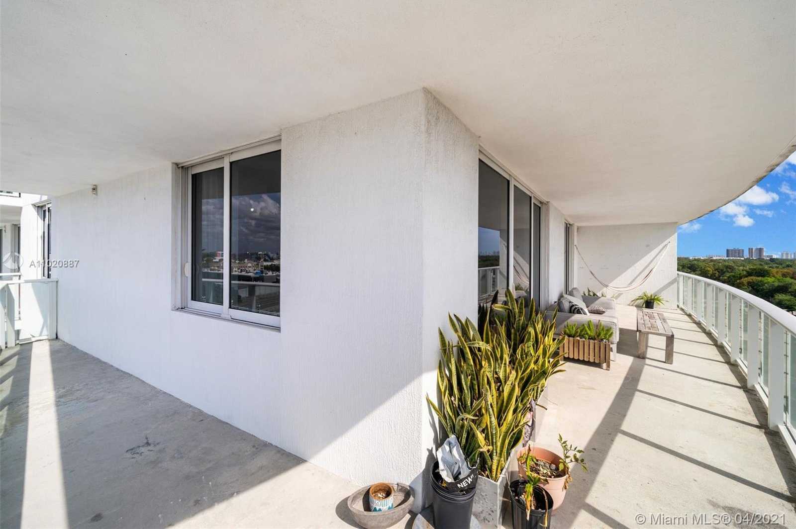 Small Image of 4250 BISCAYNE BLVD #901, Miami Number 3