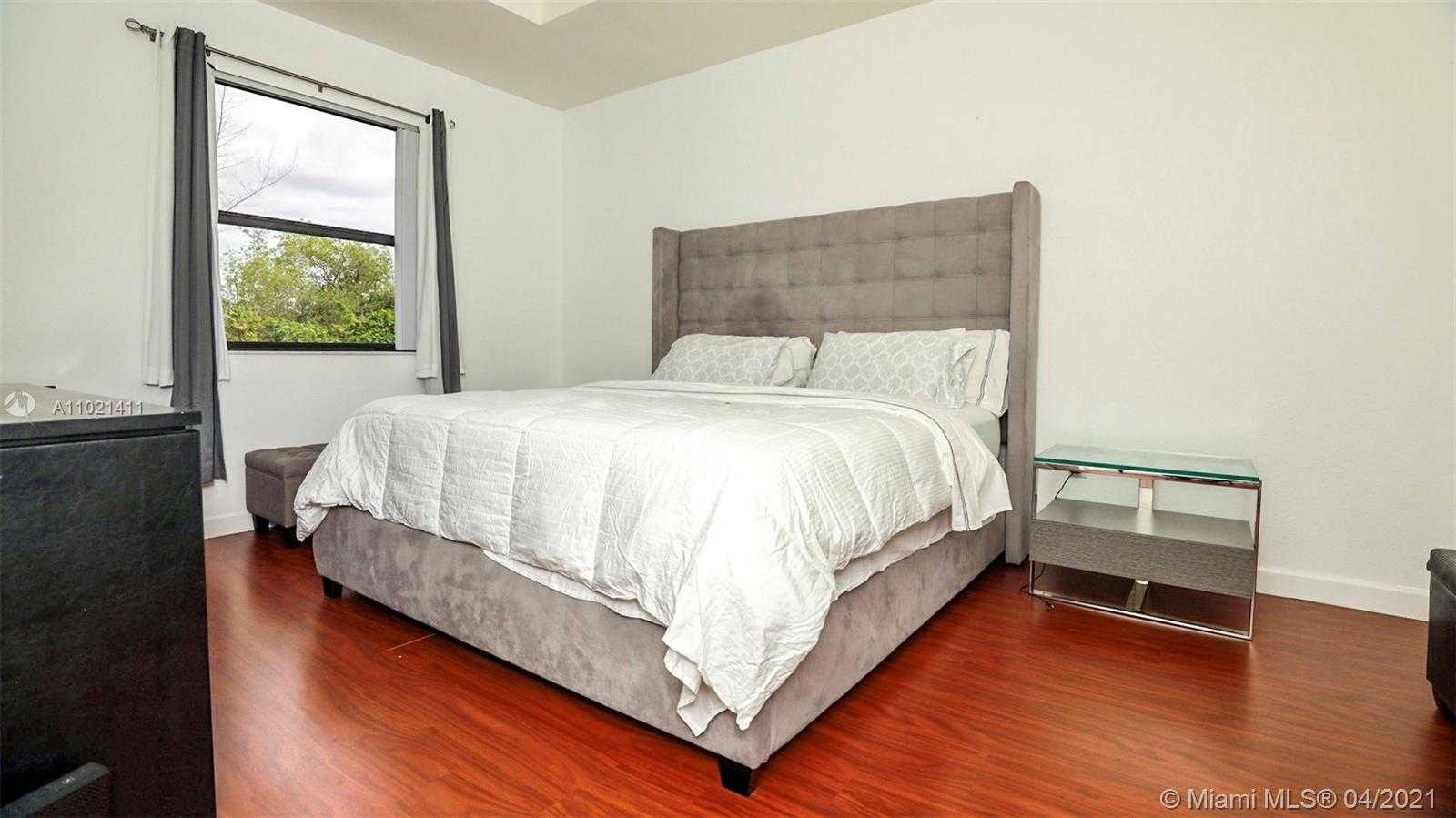Small Image of 11843 SOUTH WEST 150TH PL, Miami Number 10
