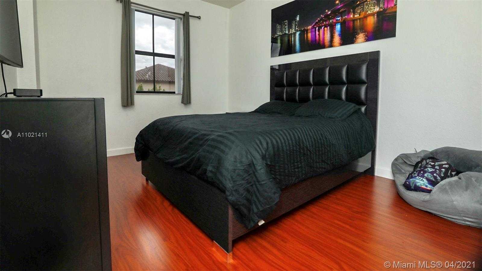 Small Image of 11843 SOUTH WEST 150TH PL, Miami Number 5