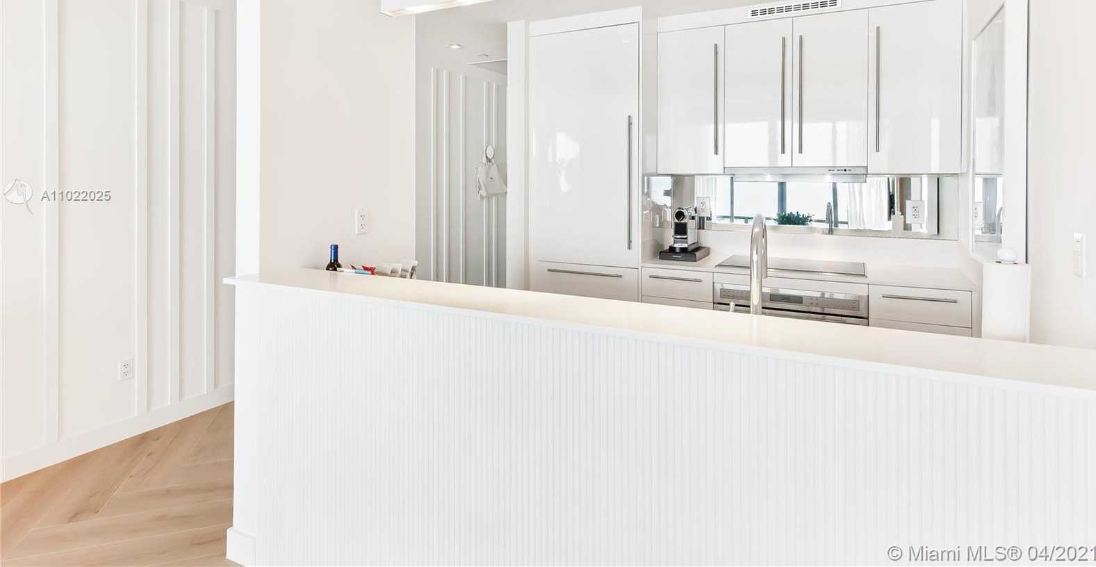 Small Image of 2201 COLLINS AVE #1015, Miami Beach Number 2