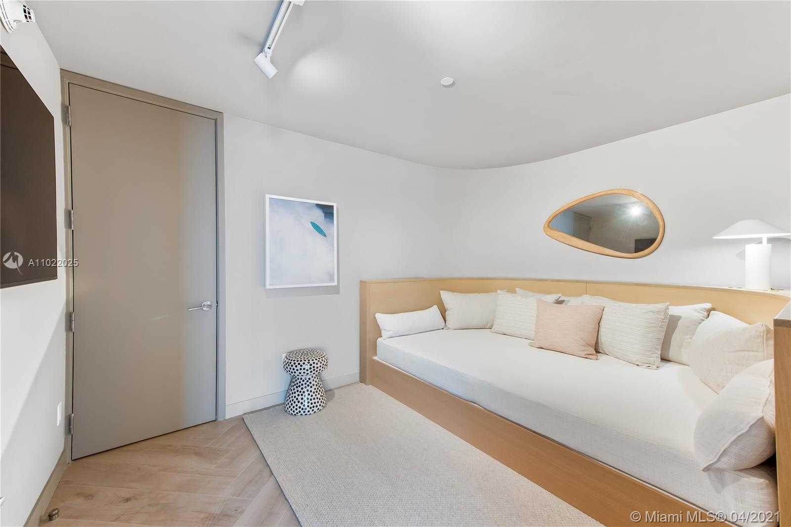 Small Image of 2201 COLLINS AVE #1015, Miami Beach Number 3