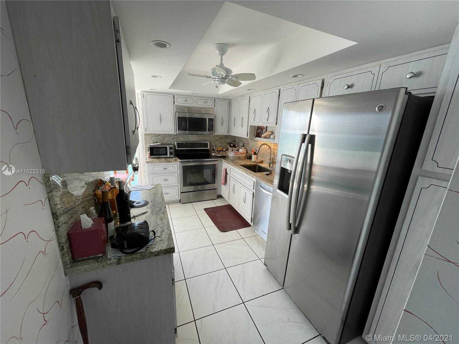 Small Image of 881 OCEAN DR #16H, Key Biscayne Number 4