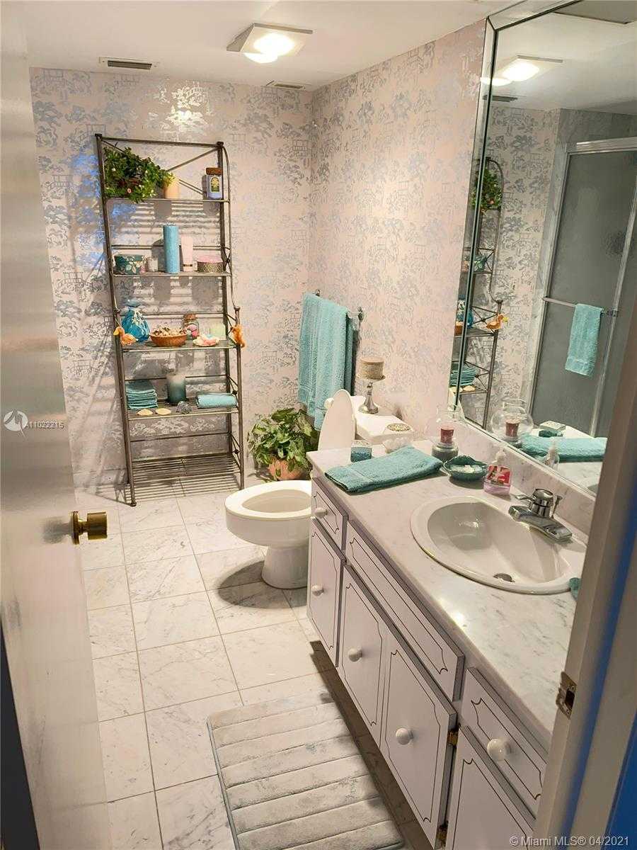 Small Image of 881 OCEAN DR #16H, Key Biscayne Number 7