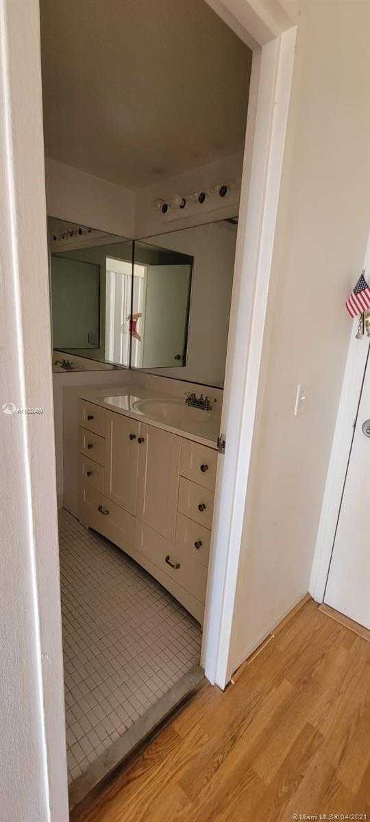 Small Image of 7441 WAYNE AVE #4L, Miami Beach Number 12