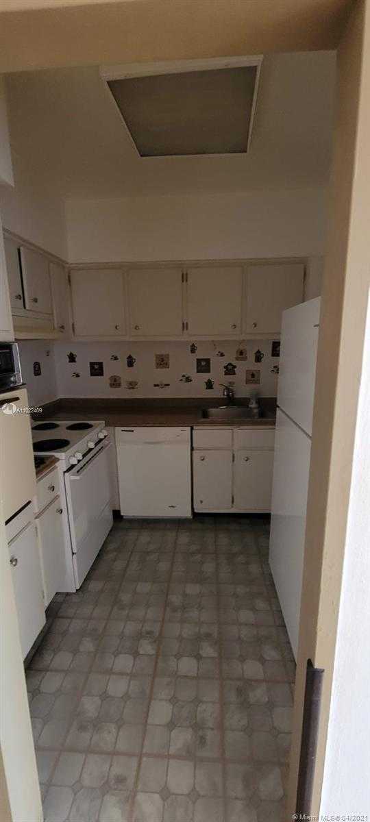 Small Image of 7441 WAYNE AVE #4L, Miami Beach Number 6
