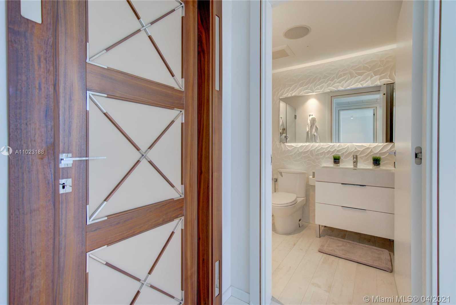 Small Image of 5875 COLLINS AVE #2102, Miami Beach Number 12