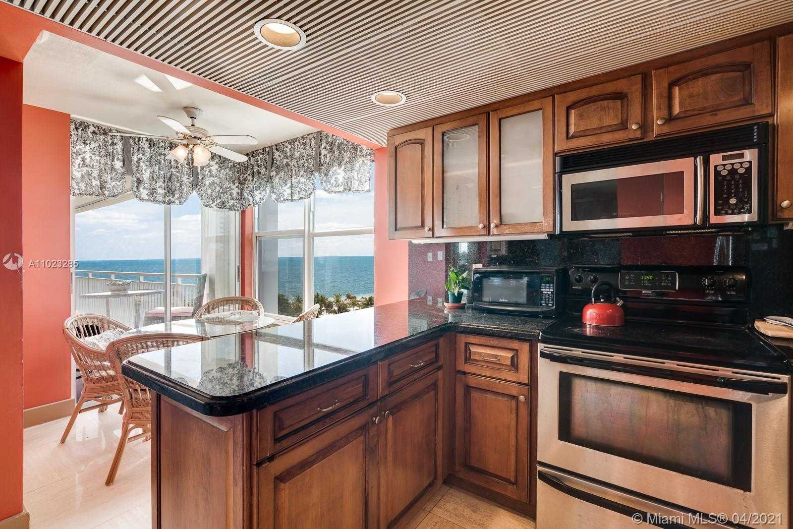 Small Image of 605 OCEAN DR #9L, Key Biscayne Number 9