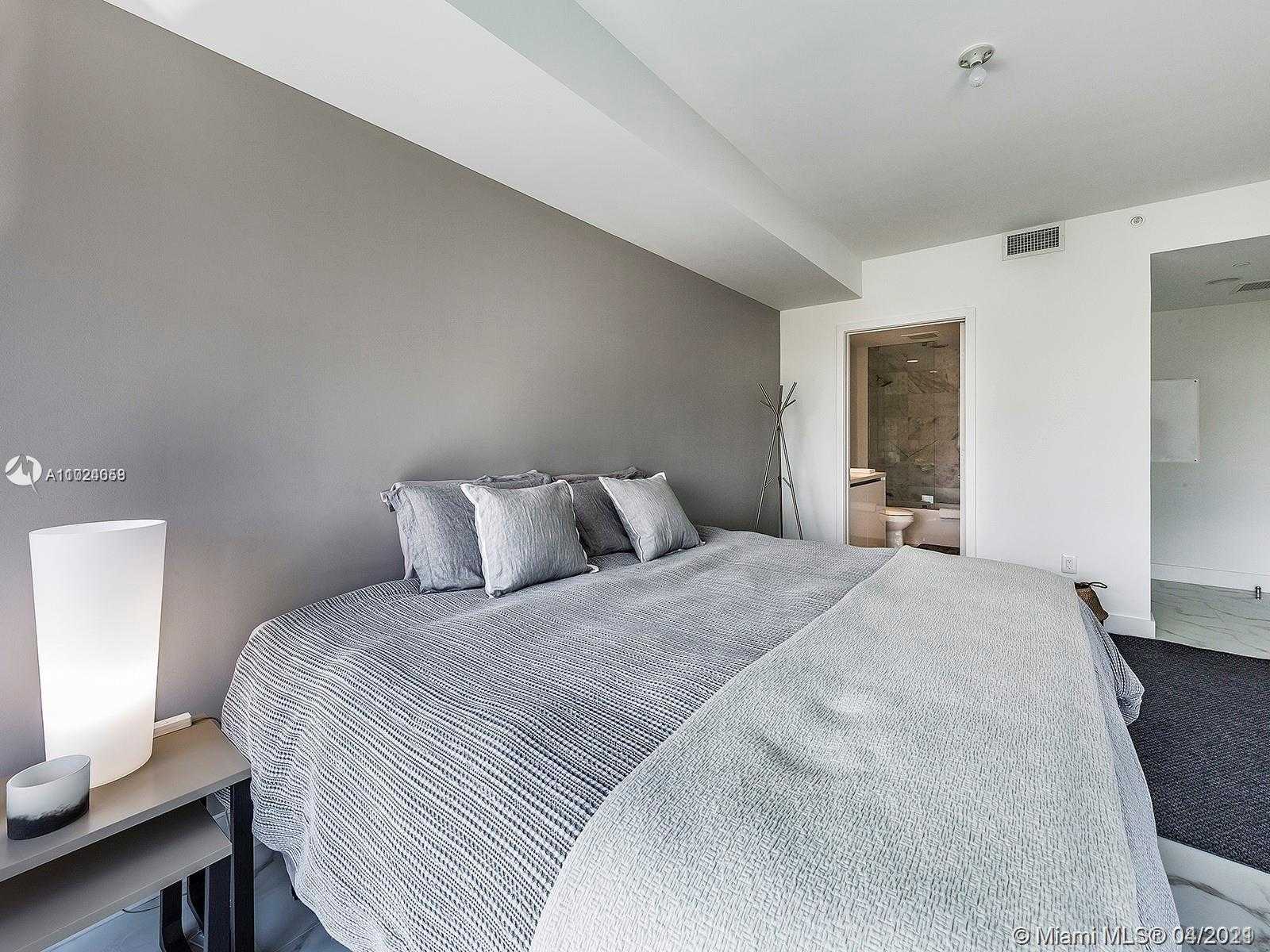 Small Image of 1 COLLINS AVE #402, Miami Beach Number 23