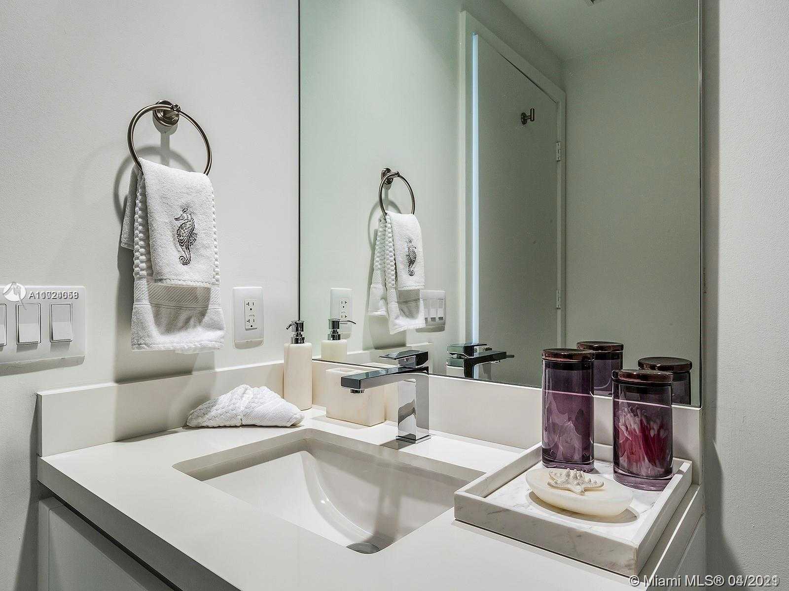 Small Image of 1 COLLINS AVE #402, Miami Beach Number 25