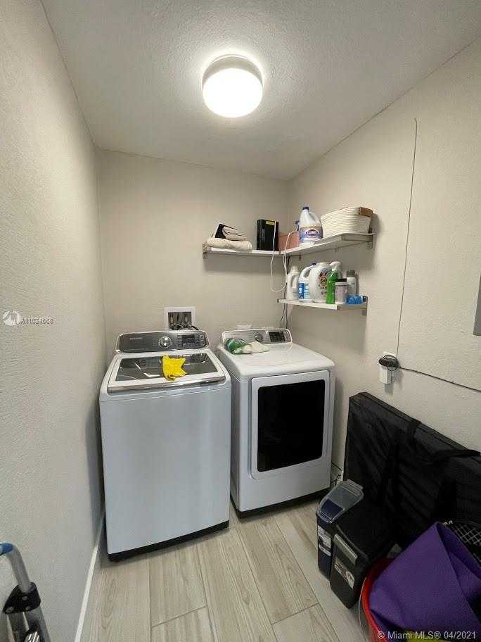 Small Image of 16123 KINGSMOOR WAY, Miami Lakes Number 11