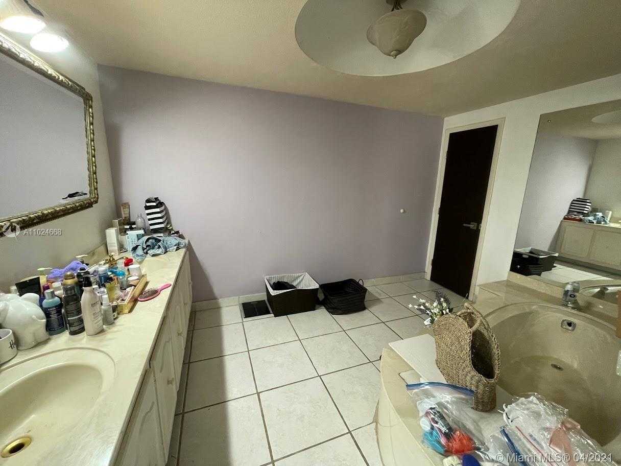 Small Image of 16123 KINGSMOOR WAY, Miami Lakes Number 19