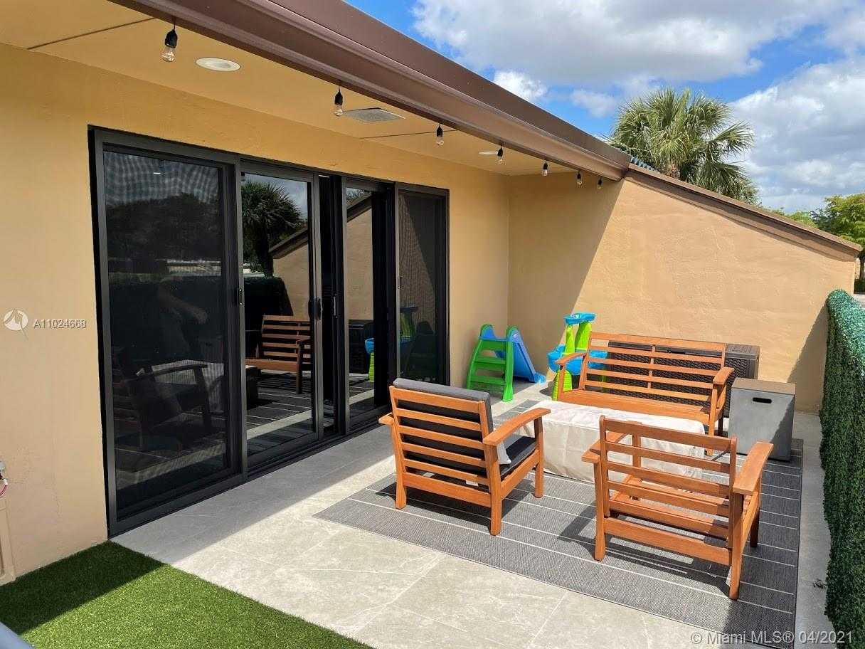 Small Image of 16123 KINGSMOOR WAY, Miami Lakes Number 24