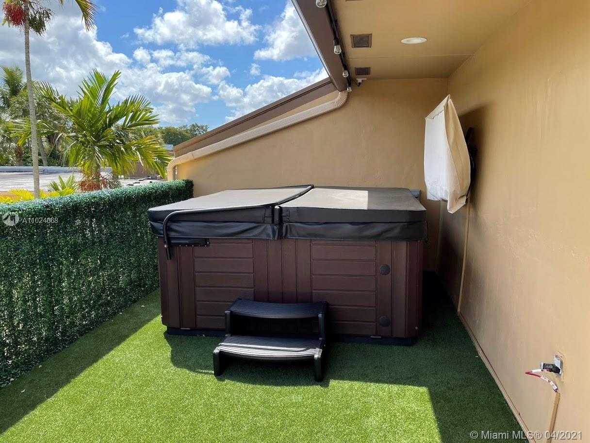 Small Image of 16123 KINGSMOOR WAY, Miami Lakes Number 25