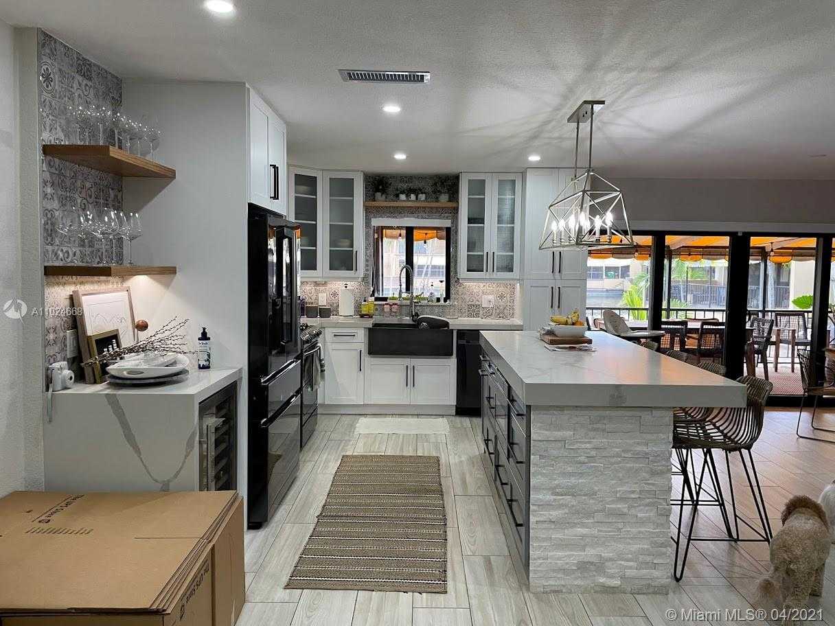 Small Image of 16123 KINGSMOOR WAY, Miami Lakes Number 4