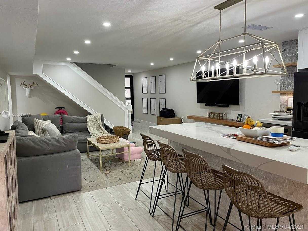 Small Image of 16123 KINGSMOOR WAY, Miami Lakes Number 5