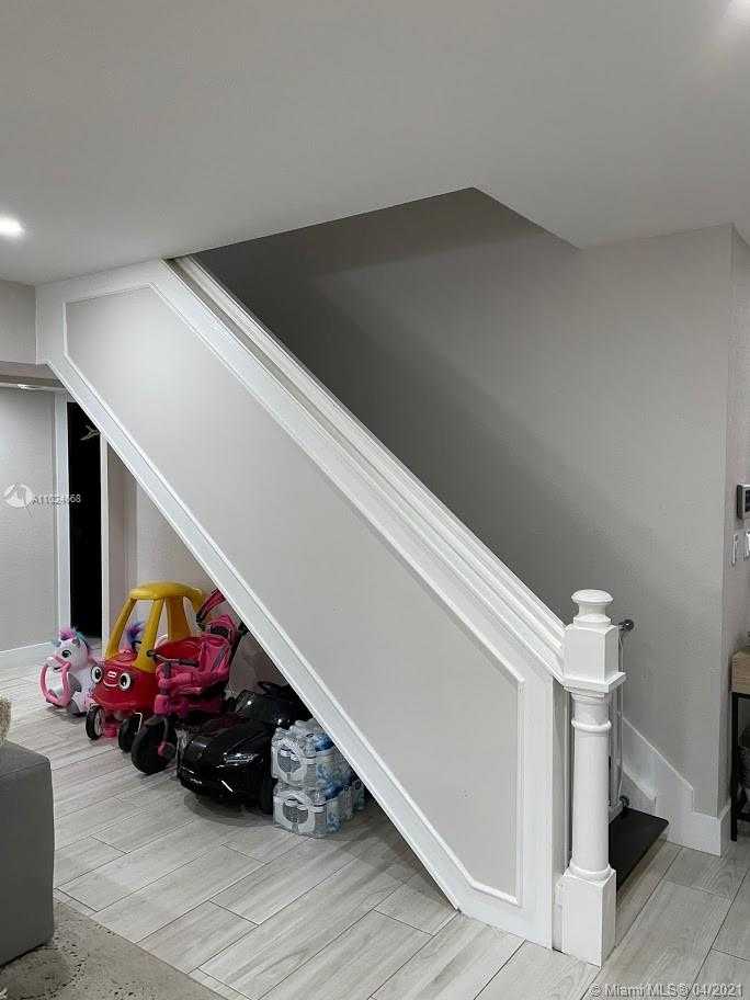 Small Image of 16123 KINGSMOOR WAY, Miami Lakes Number 8
