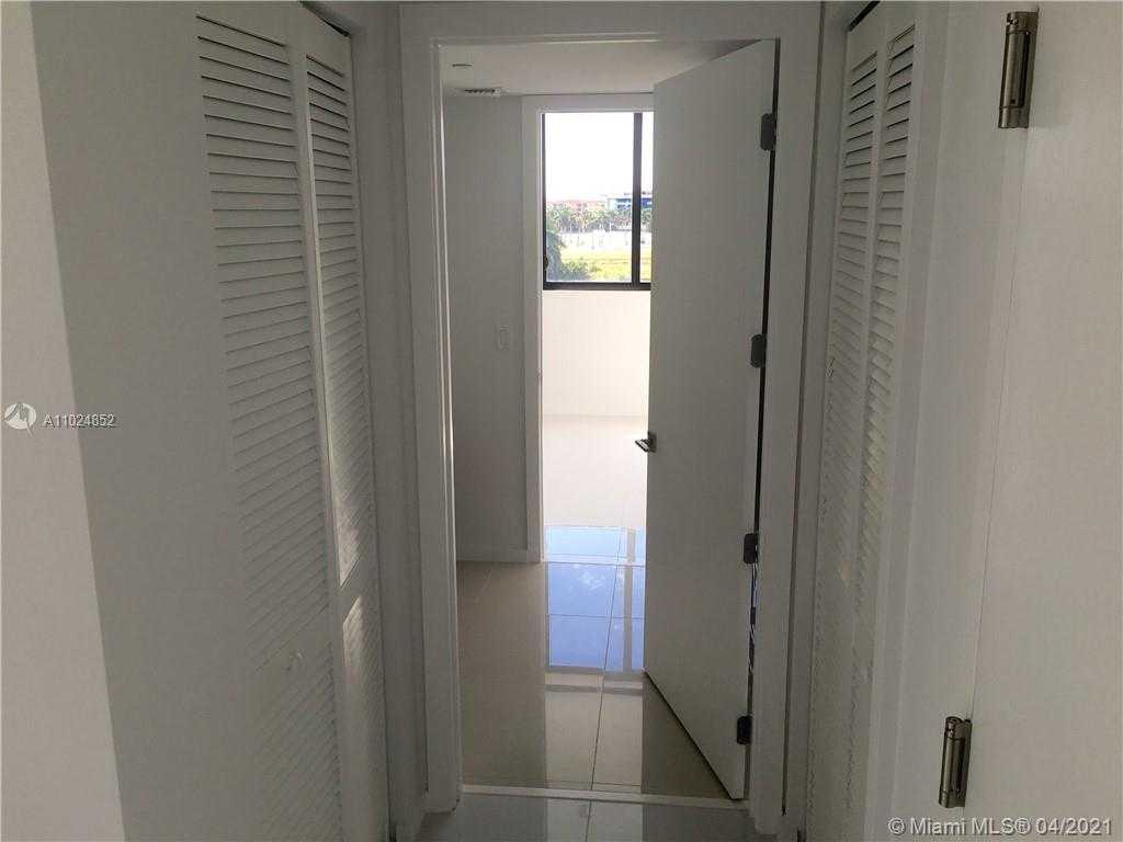 Small Image of 5252 PASEO BLVD #301, Doral Number 16