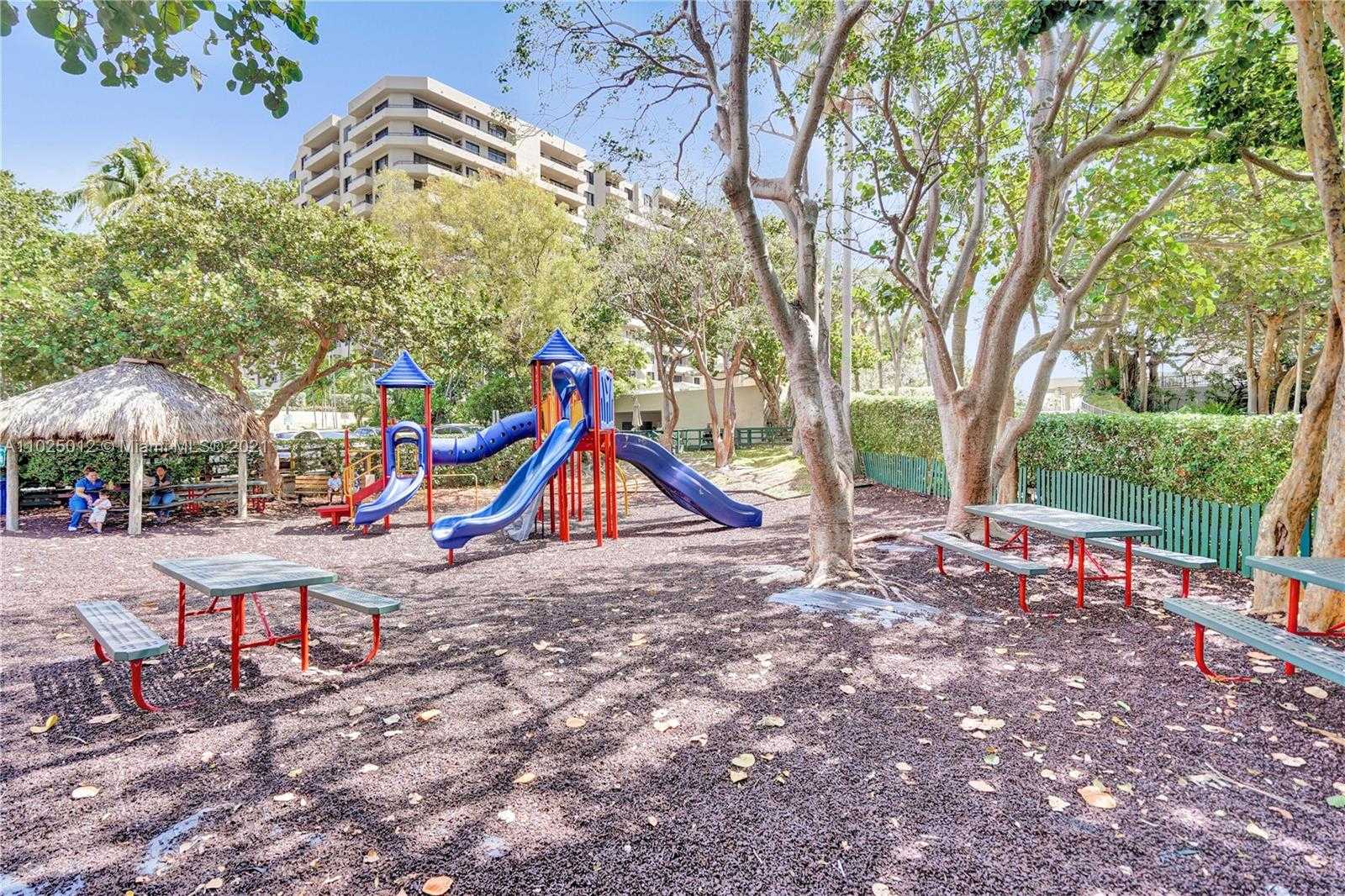 Small Image of 251 CRANDON BLVD #302, Key Biscayne Number 9
