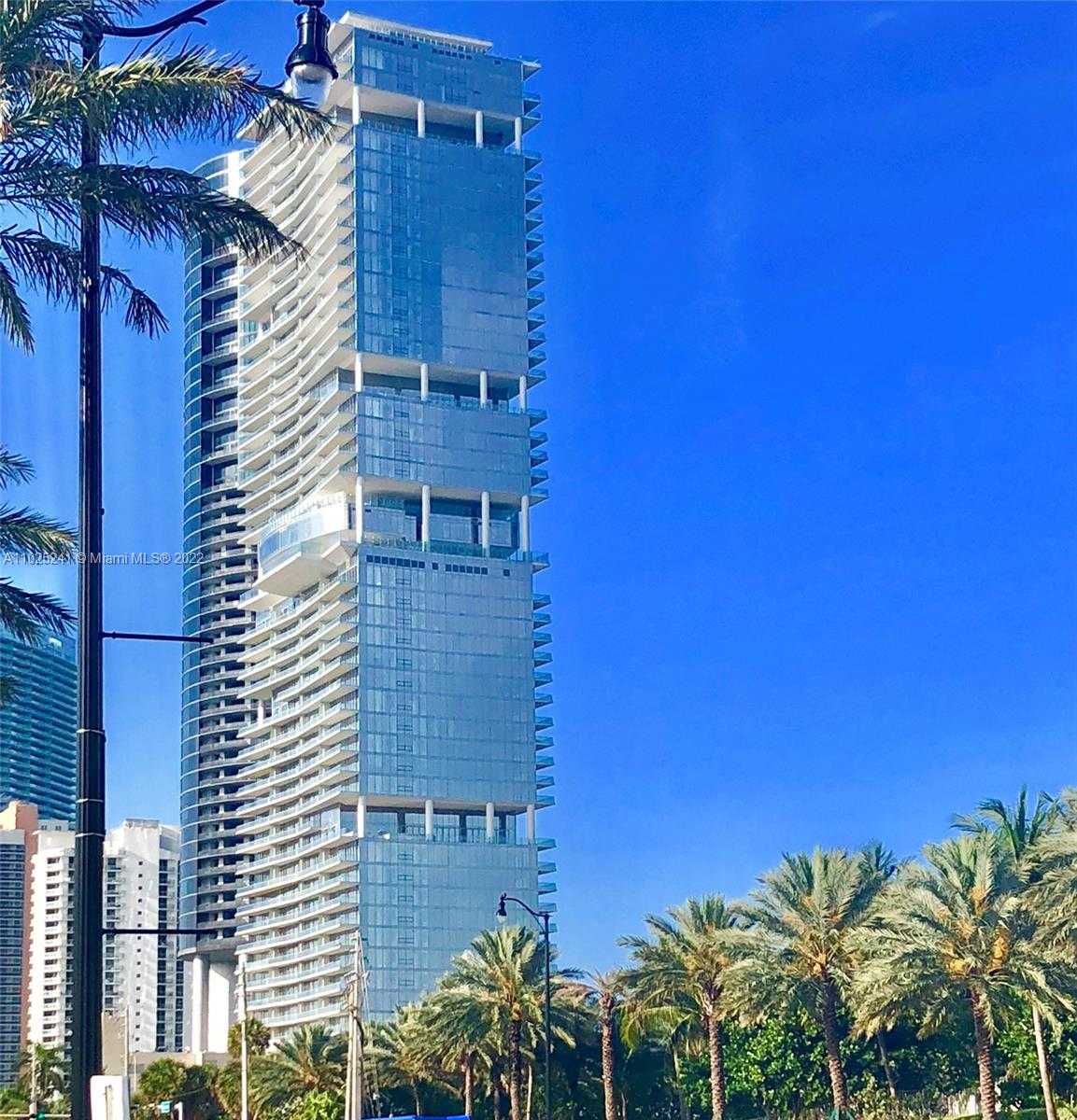 Small Image of 18501 Collins Ave, Sunny Isles Beach, FL 33160, USA Number 2