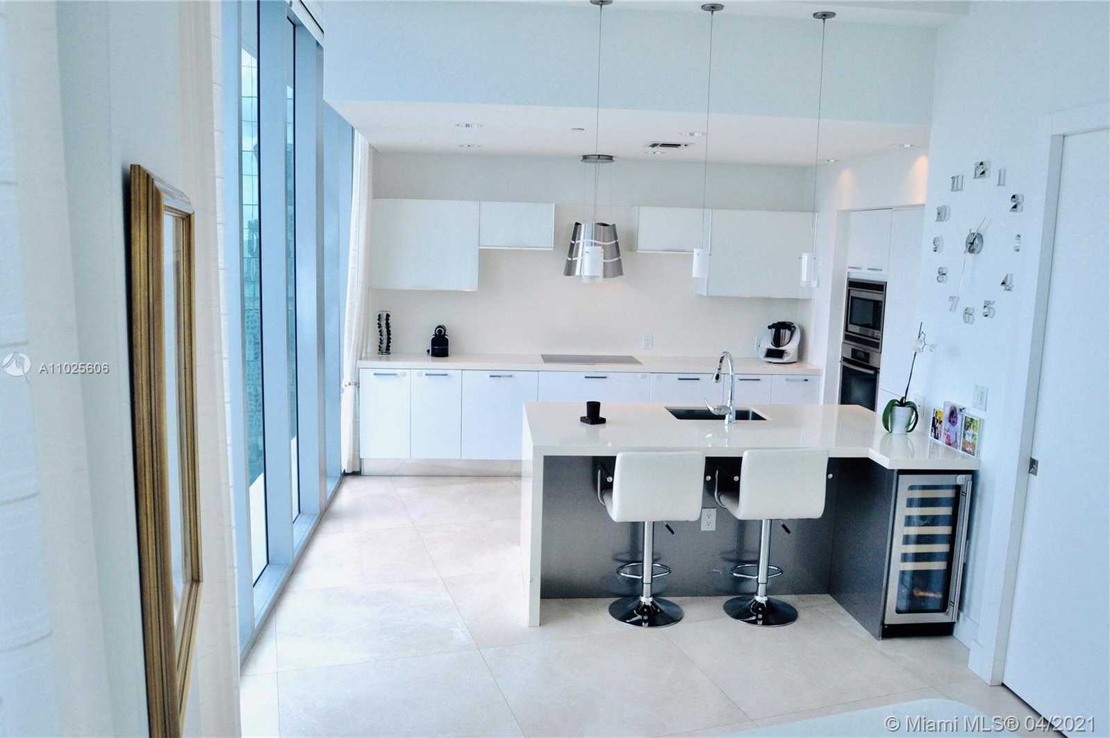 Small Image of 200 BISCAYNE BOULEVARD WAY #5202, Miami Number 3