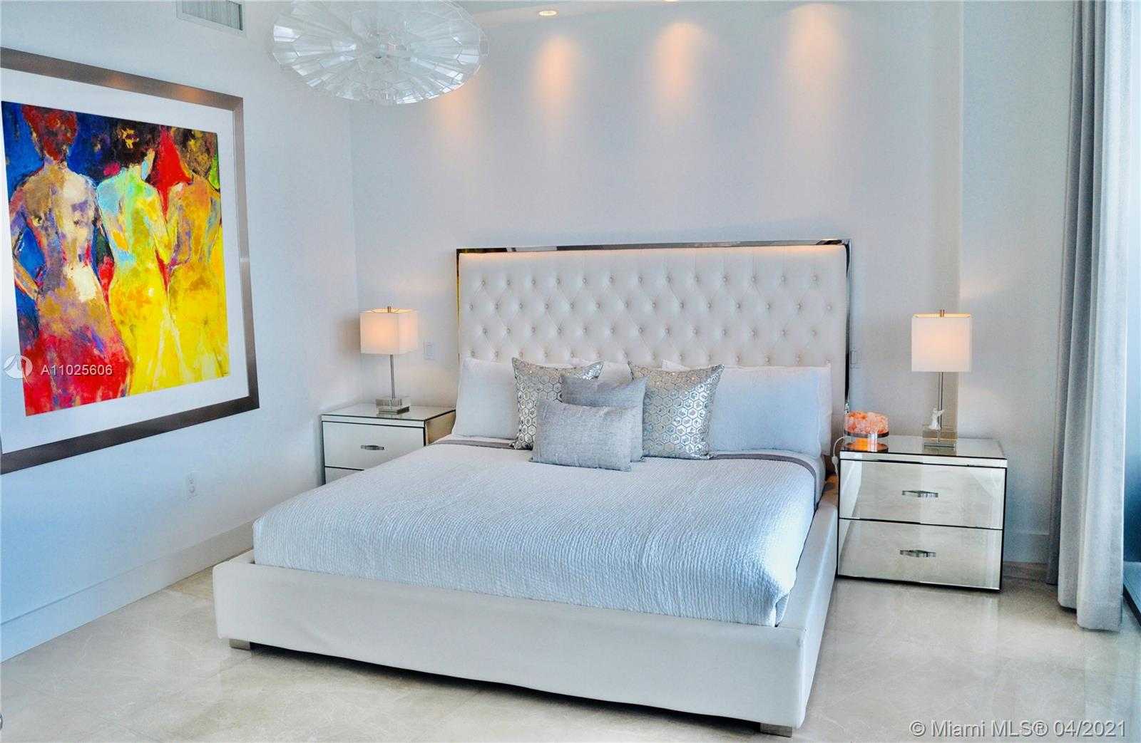 Small Image of 200 BISCAYNE BOULEVARD WAY #5202, Miami Number 4