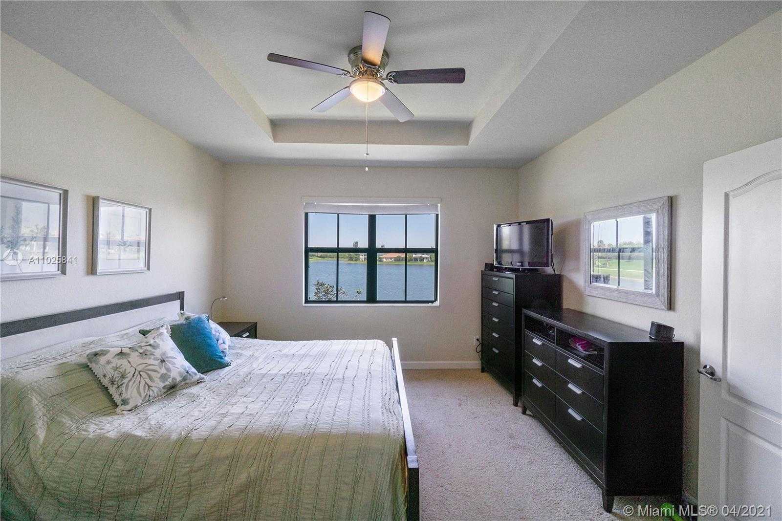 Small Image of 8415 LAKEVIEW TRL #8415, Parkland Number 15