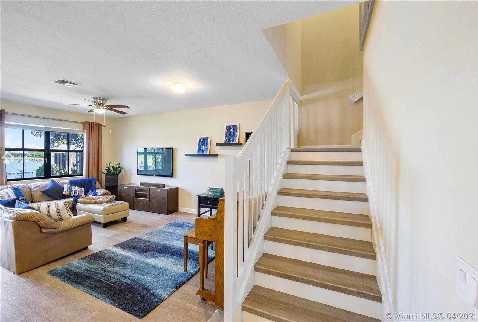Small Image of 8415 LAKEVIEW TRL #8415, Parkland Number 8